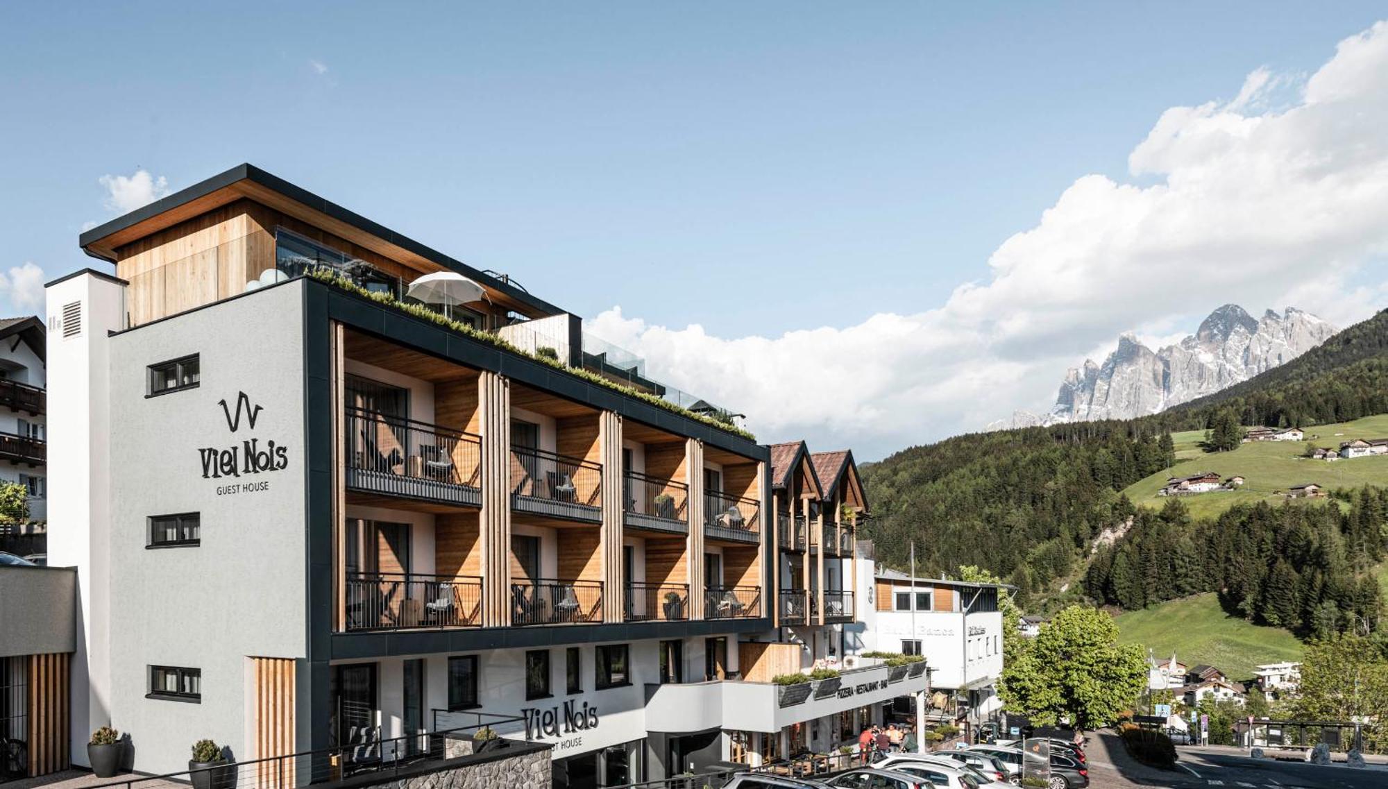 Viel Nois Guest House Фунес Екстериор снимка